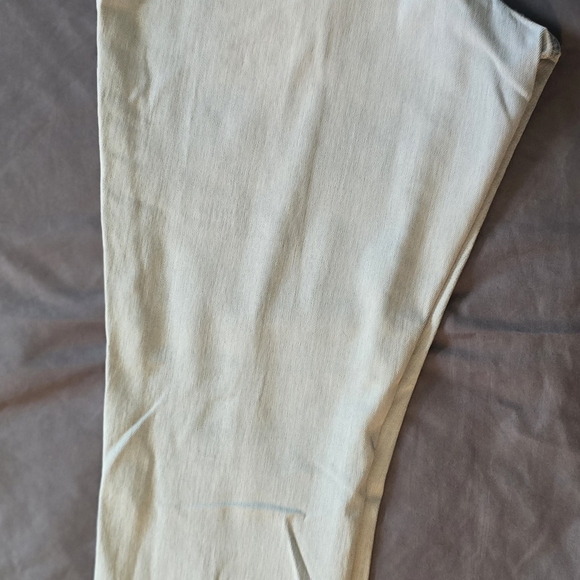 Universal Thread Light Blue Jeans - Picture 2 of 10